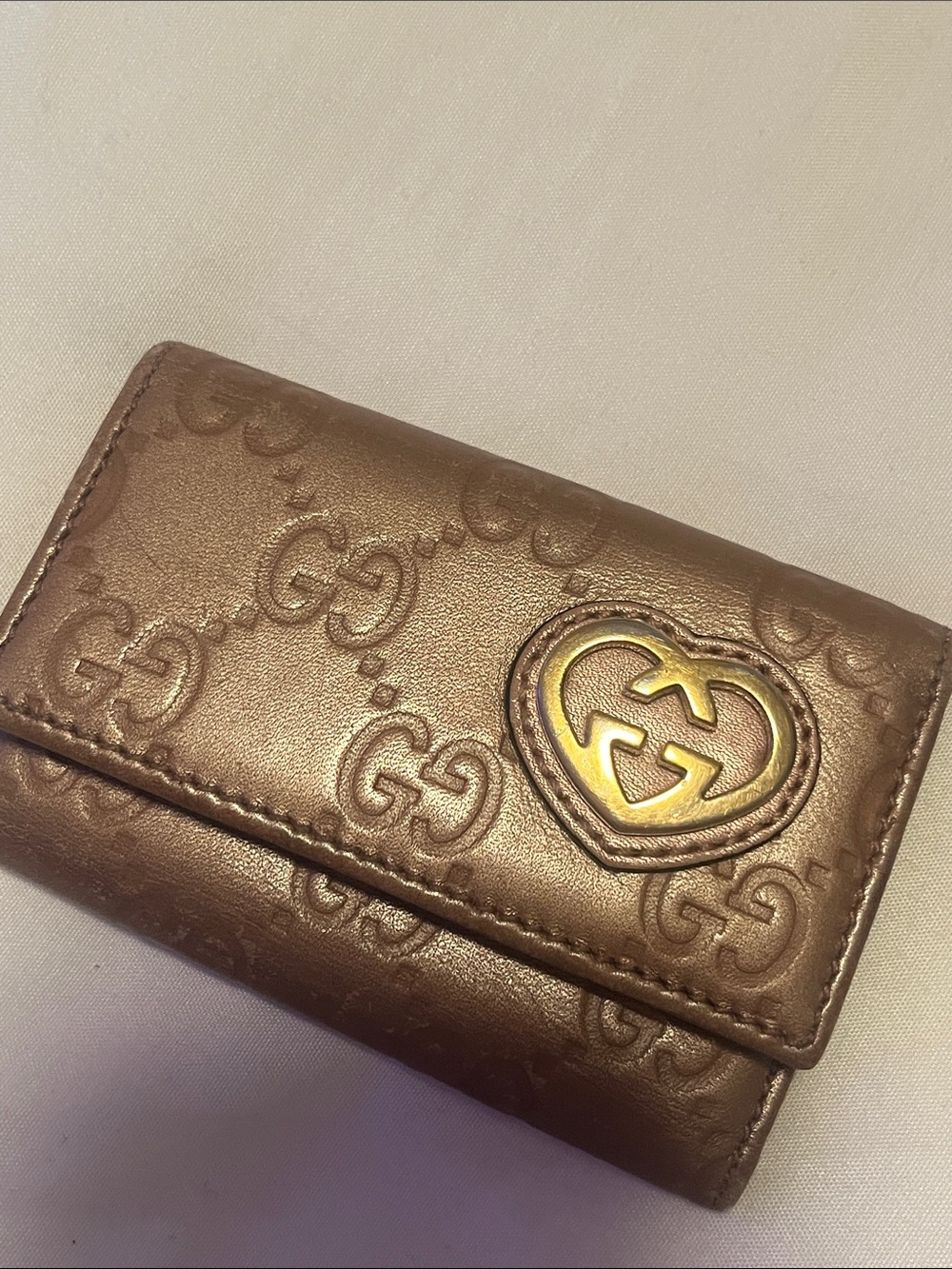 Gucci Metallic GG Heart Logo Leather Key Holder/Case 25727-0416 EUC